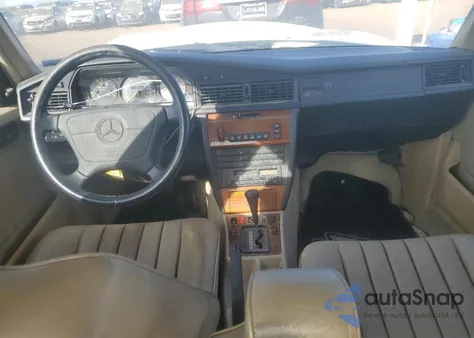 1992 Mercedes-Benz 190 E 2.6 из США, поврежденный, VIN WDBDA29D7NF950147